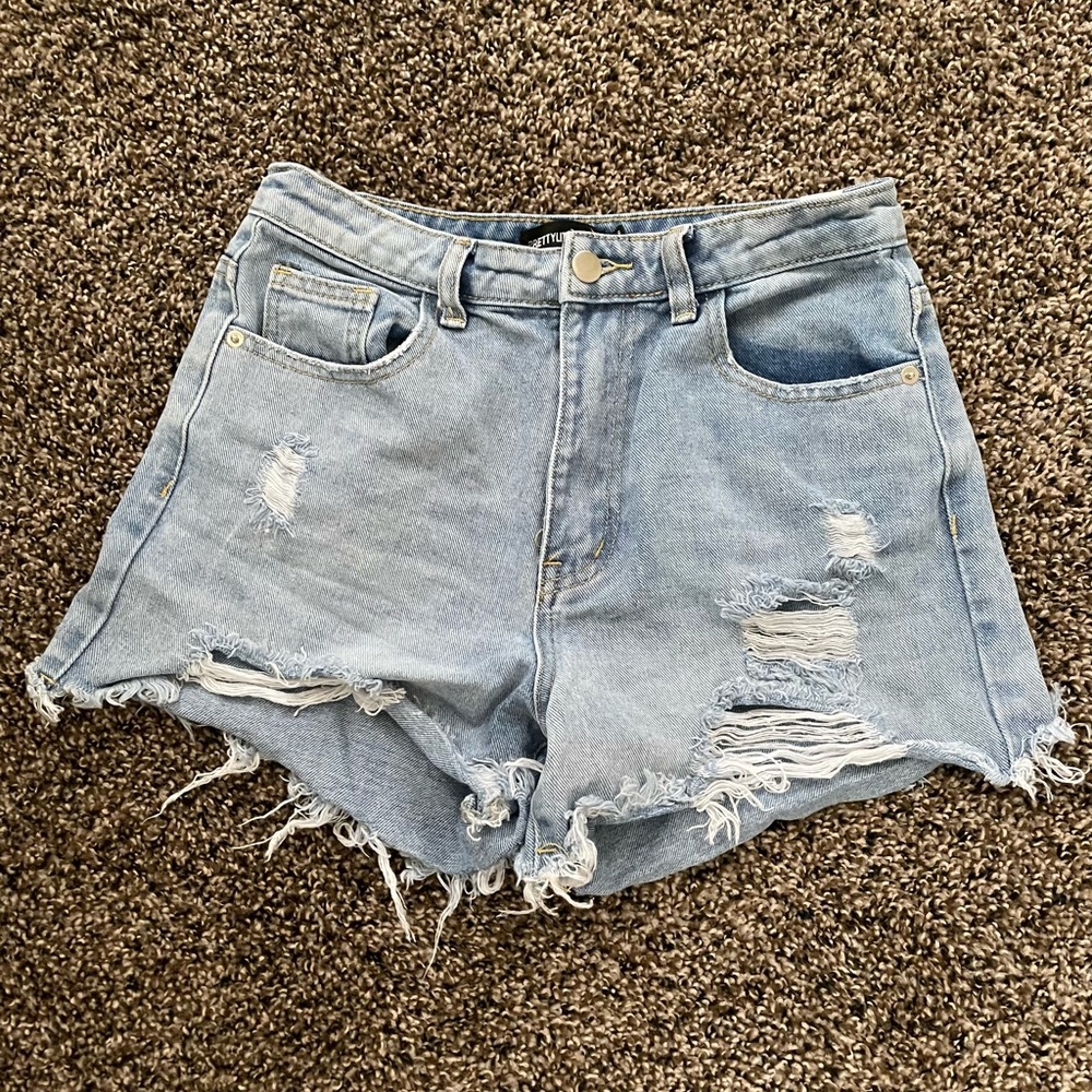Light color jean shorts size 4
